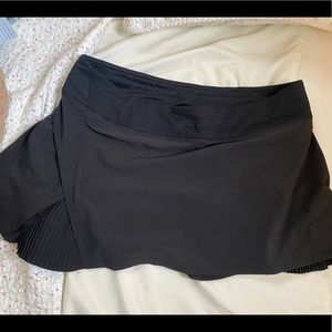Lululemon skirt “Play Off the Pleats Mid Rise Skirt”